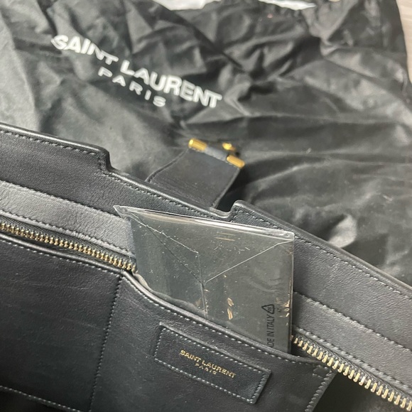 Saint Laurent Y Cabas bag in Small, black - Picture 4 of 12